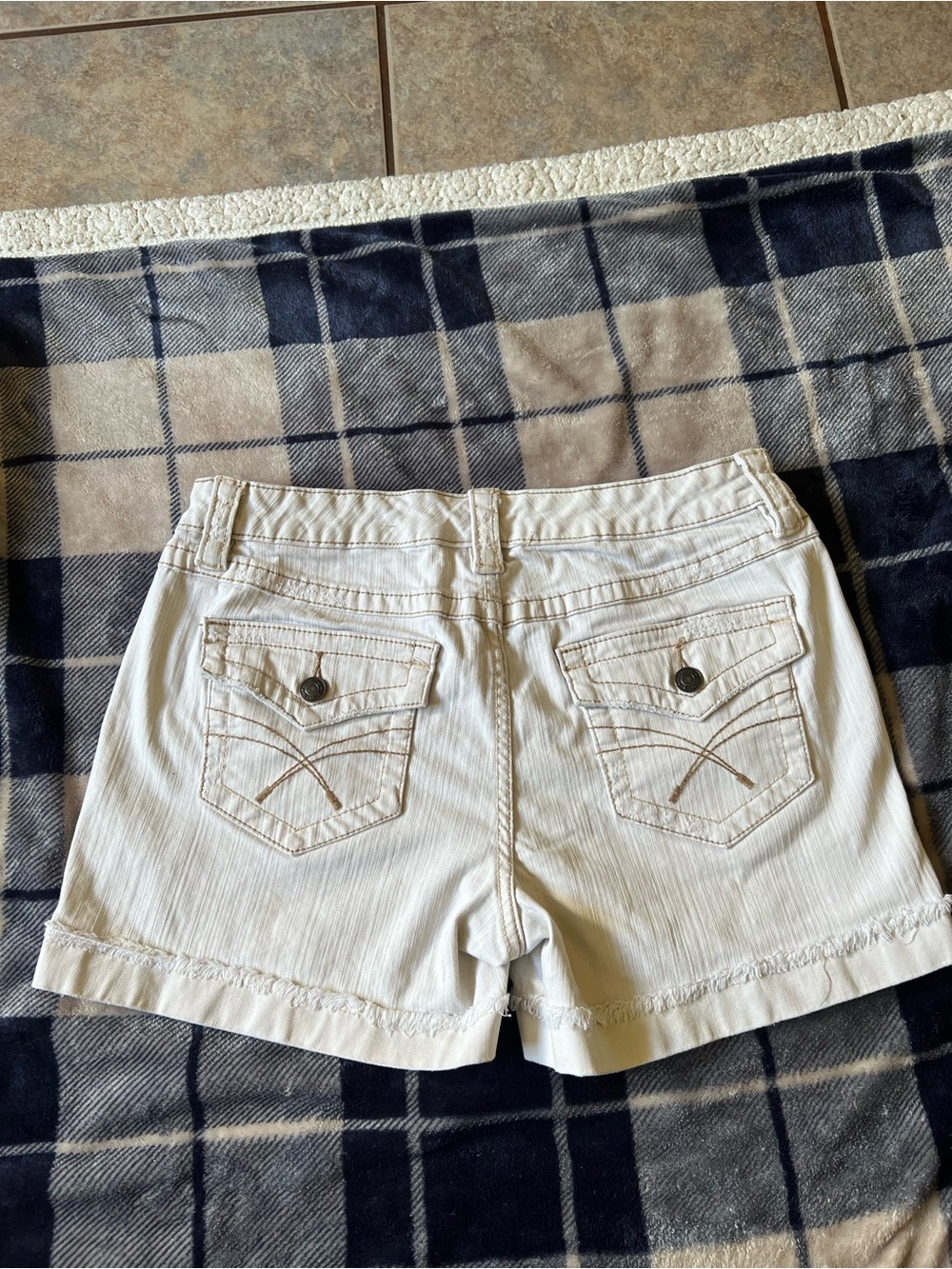 Y2K Women's Cream Denim Shorts with Back Pocket Detail